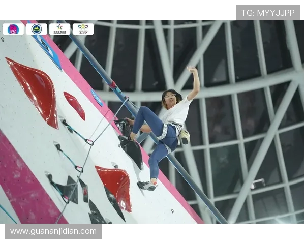 南京攀岩队与深圳攀岩队赛后复盘分析两队节奏与策略的较量