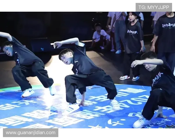 成都街舞队在世界攀岩锦标赛中的个人能力展现与精彩点评