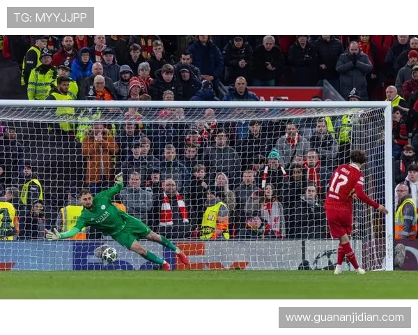 巴黎与曼联两回合较量精彩回顾与战术分析